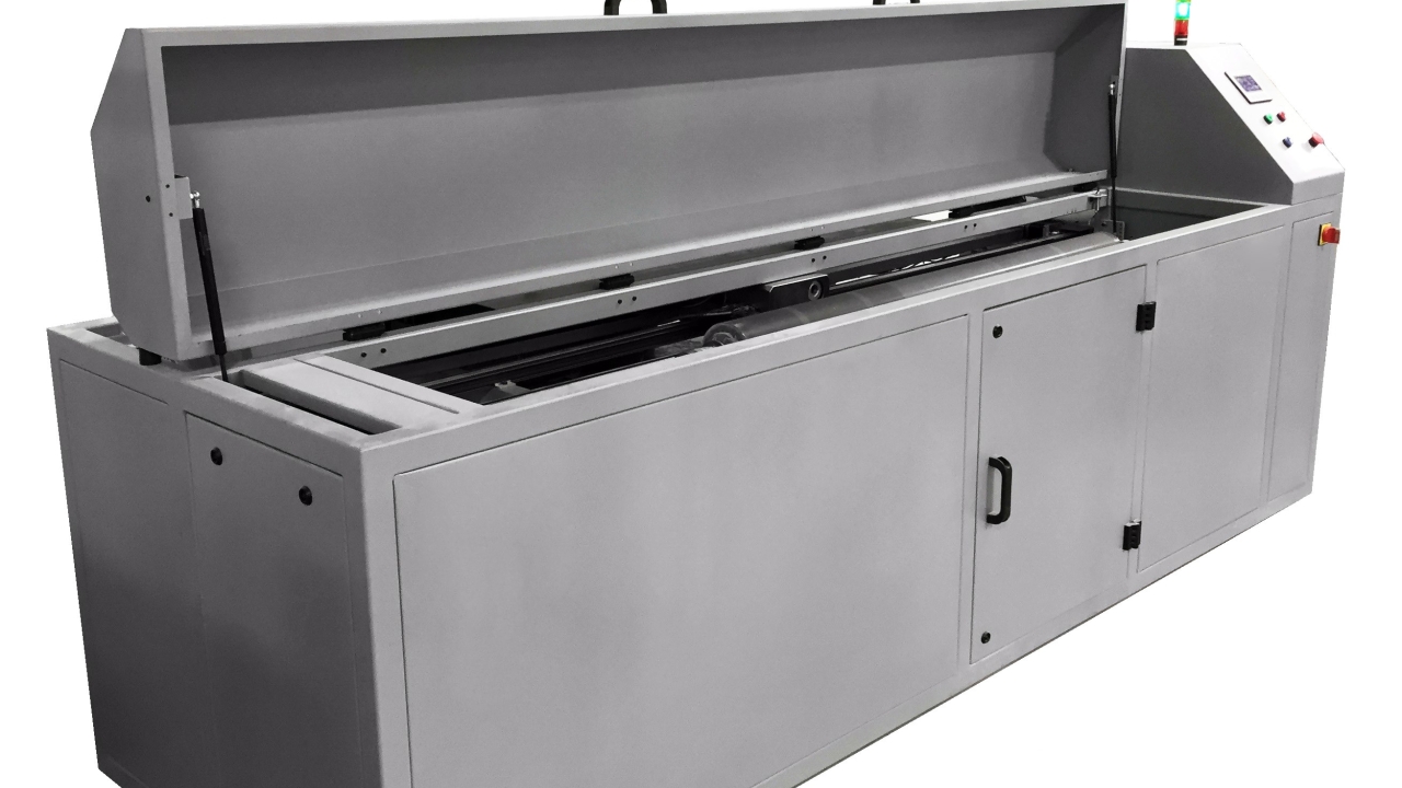 Graphbury Machine's anilox laser washing machine allows cleaning of ceramic and chrome anilox rolls of any line screen without causing surface wear Graphbury Machine's anilox laser washing machine allows cleaning of ceramic and chrome anilox rolls of any line screen without causing surface wear