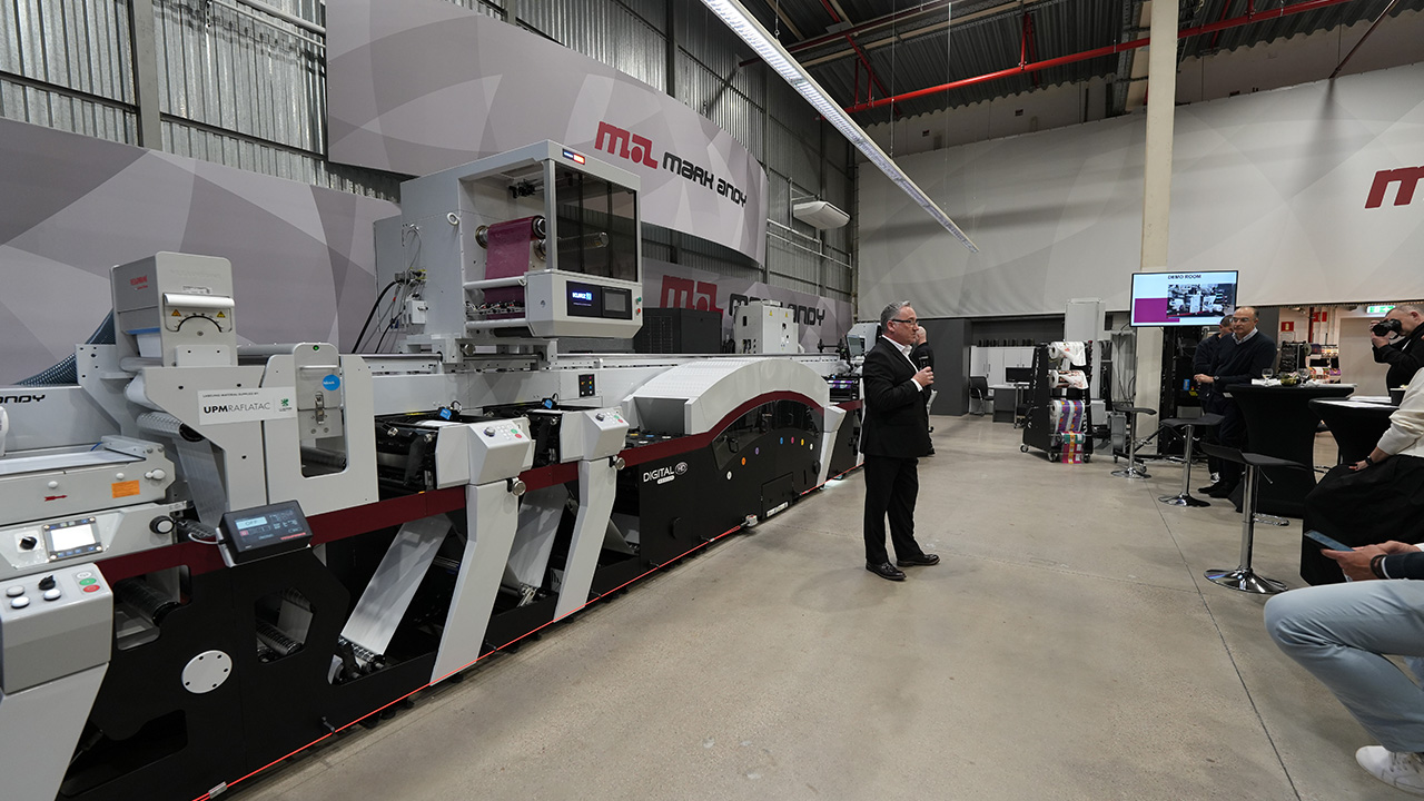 Mark Andy’s new sales manager for the UK, Ireland and Scandinavia, Antony Cotton showcased the new Digital Series HighSpeed 1200 running at 146m/min