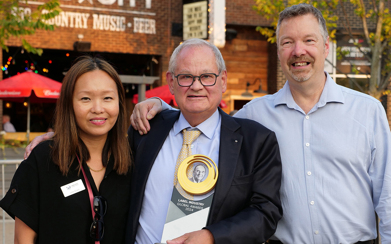 Label Industry Global Awards presented Ferdinand Rüesch IV, member of the founding family of Gallus Ferd. Rüesch AG, with its R. Stanton Avery Special Recognition Award, sponsored by Avery Dennison