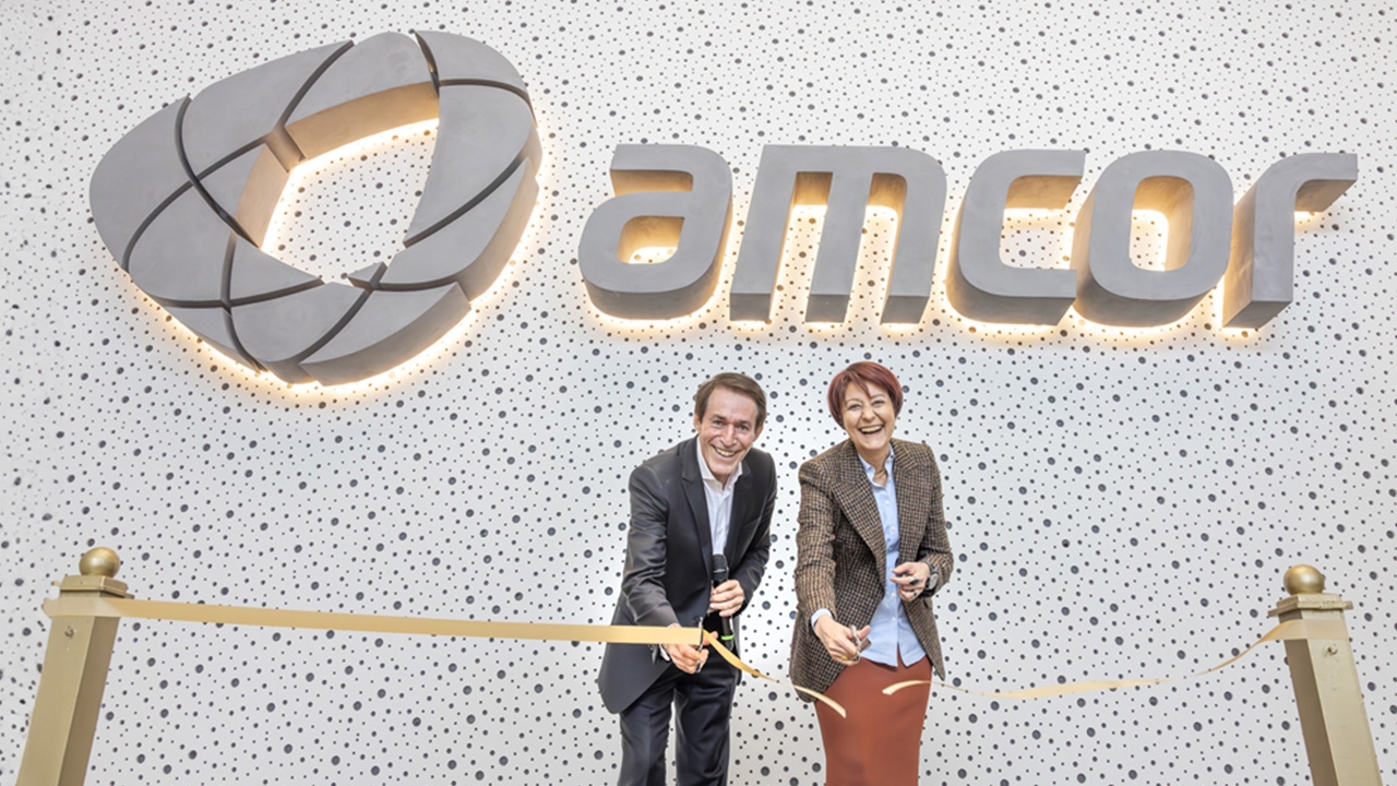 Michael Zacka, president of Amcor Flexibles EMEA and Noemi Bertolino, vice president of R&D cut the ribbon on the new Amcor Innovation Center Europe.