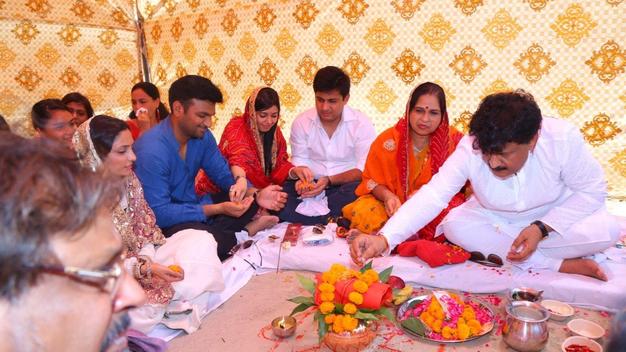 Kuldip Goel, with his family, performing Indian rituals before the construction of his new factory. Kuldip Goel, with his family, performing Indian rituals before the construction of his new factory.