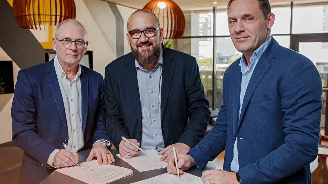 L-R: Bart van den Brink, Etirama CEO Ronnie Schröter and CFO Thomas Schröter