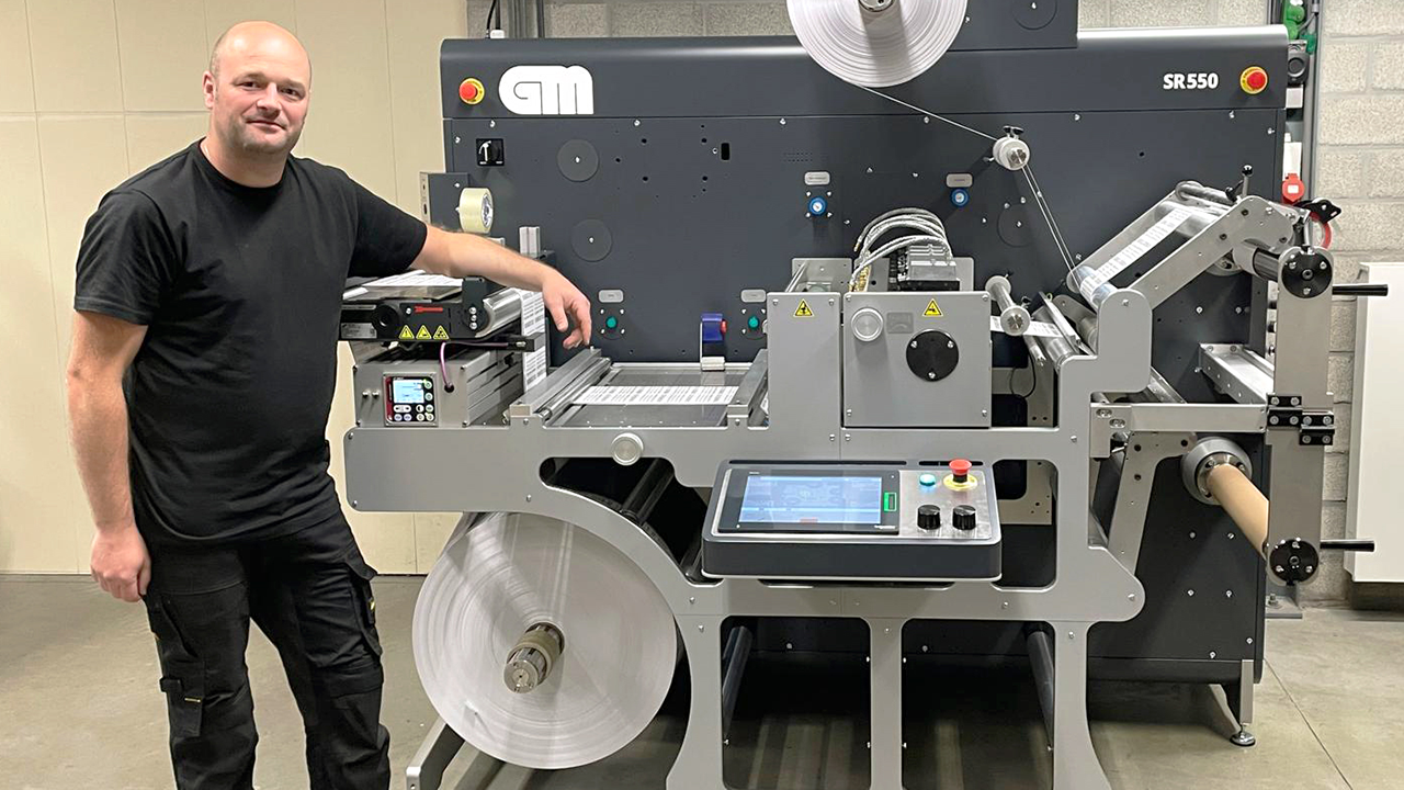 Bert Lavrijssen in front of SR550 machine