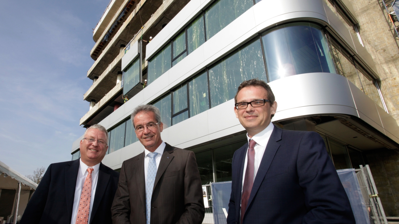 vPictured (from left): Klaus-Werner Jablonski, mayor of the City of Troisdorf; Klaus Reifenhäuser, managing director at Reifenhäuser Group; and Vollack's Martin Honak, who is responsible for the construction Pictured (from left): Klaus-Werner Jablonski, mayor of the City of Troisdorf; Klaus Reifenhäuser, managing director at Reifenhäuser Group; and Vollack's Martin Honak, who is responsible for the construction