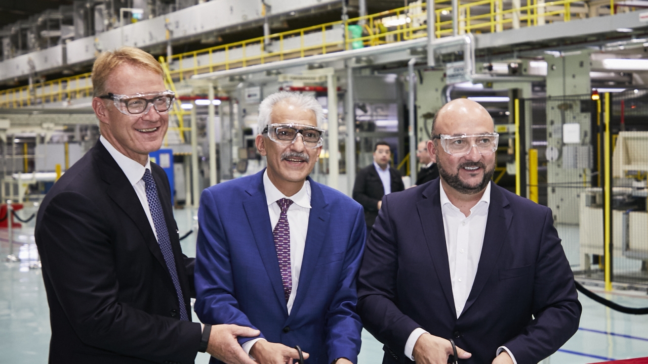 Left to right: Jeroen Diderich, vice president and general manager, Label and Graphic Materials Europe; Kamran Kian, vice president, global operations and supply chain, Label and Graphic Materials; Etienne Schneider, deputy-prime minister, minister of the economy